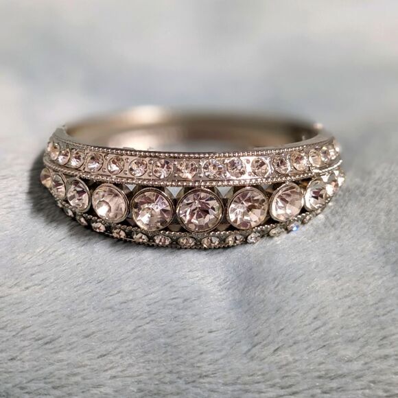 Vintage 80's Silvertone and Rhinestone Hinged Bracelet - Picture 4 of 10